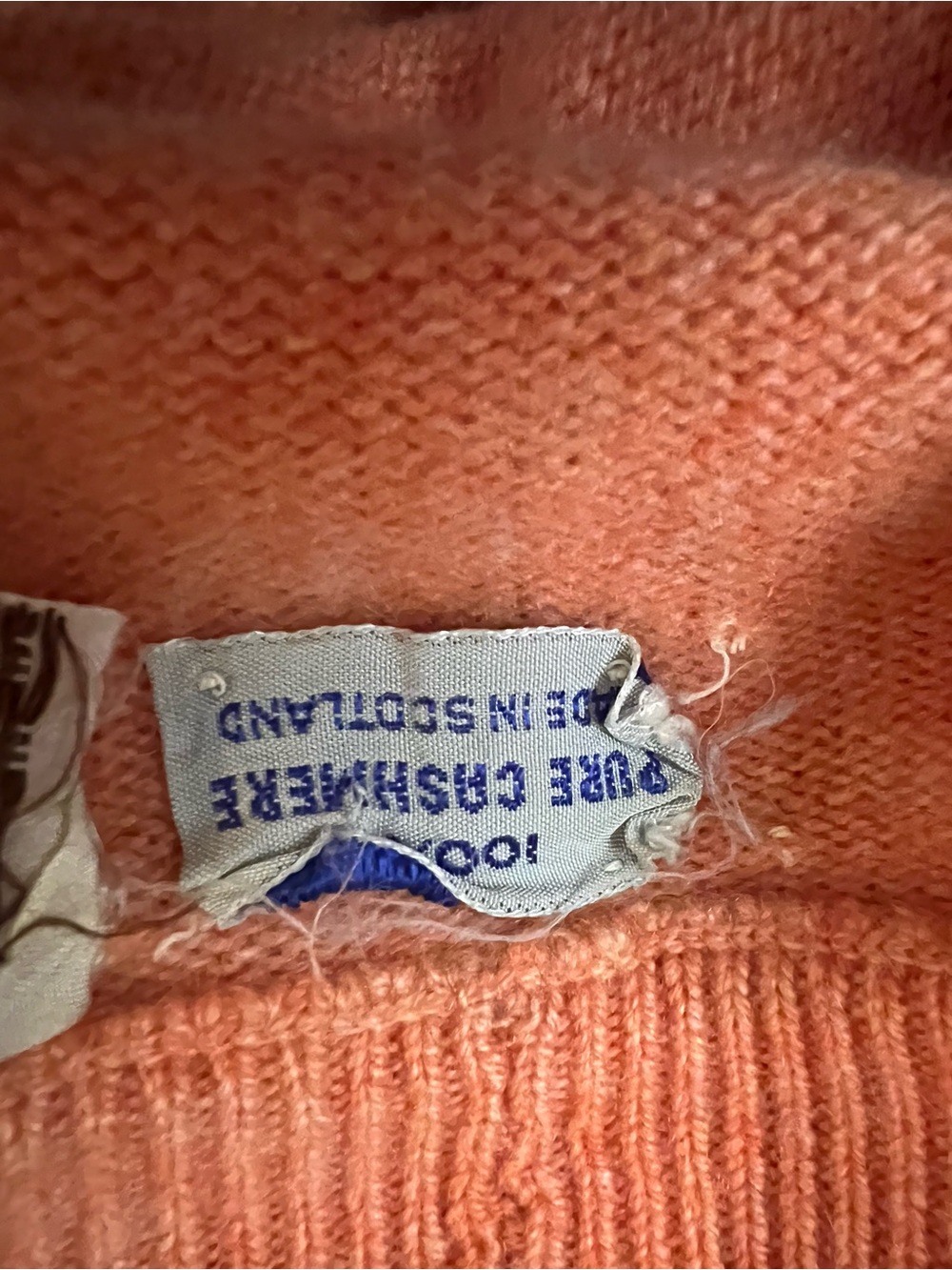 Vintage Berks Burlington made in Scotland  Coral V-Neck Button Cashmere Sweater - Picture 7 of 7